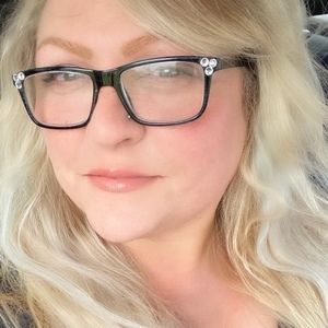 Meet your Posher, Alicia
